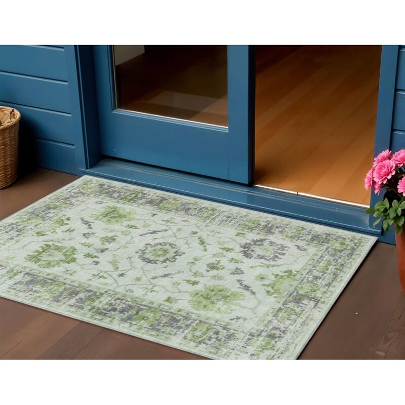 HomeRoots Floral Traditional Rectangle Outdoor Rug - 3' x 5'
