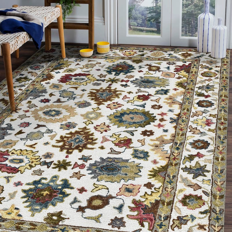 Empress Ivory Traditional Hand-Hooked Area Rug 2' x 3'