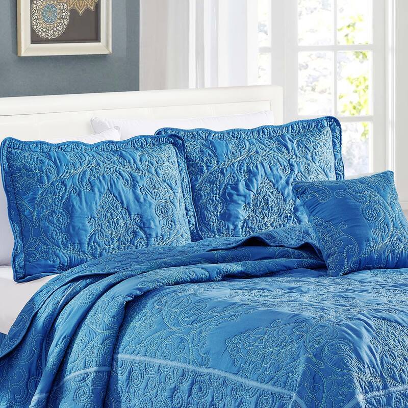 Serenta Damask Oversized 4-piece Bedspread Set