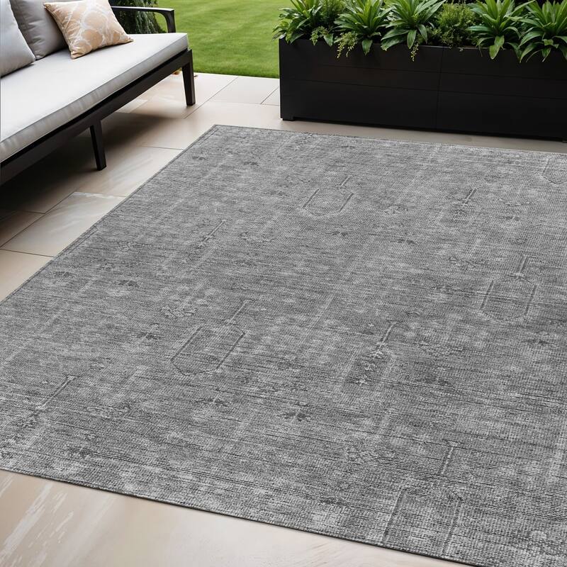 HomeRoots Southwestern Transitional Rectangle Outdoor Rug - 5' X 8'