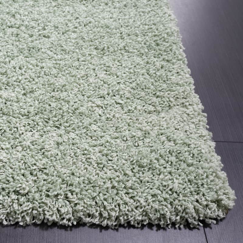 SAFAVIEH Laguna Shag Verdiana Solid Color 2-inch Thick Rug.