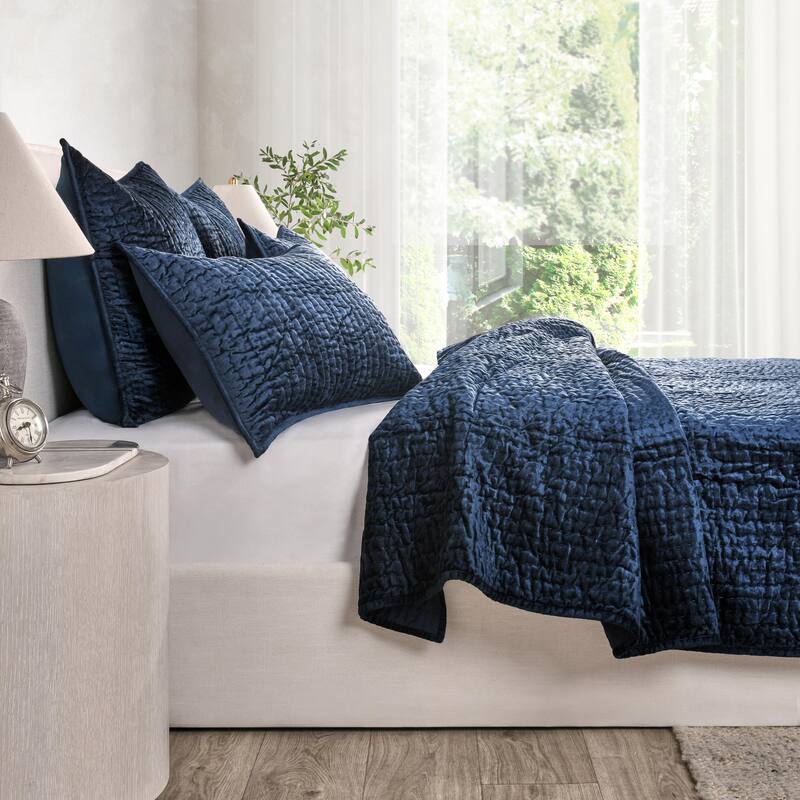 Dimitry 100% Rayon Velvet Quilt by Kosas Home