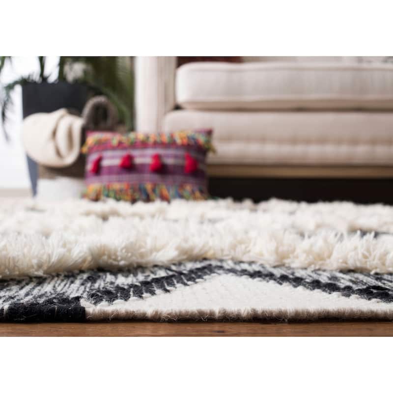 SAFAVIEH Hand-knotted Kenya Gotzone Southwestern Tribal Wool Rug