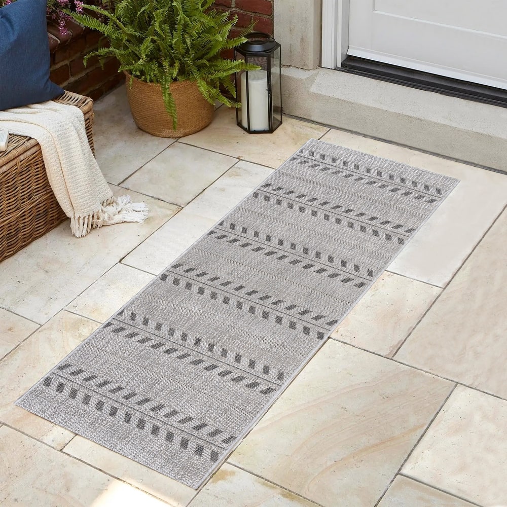 Gertmenian Paseo Moran Leaf Striped Flatweave Polypropylene Indoor/ Outdoor Area Rug Collection