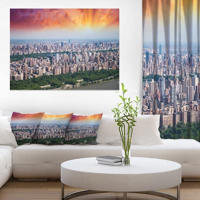 Designart 'New York Beautiful Manhattan Skyline' Cityscape Canvas Print
