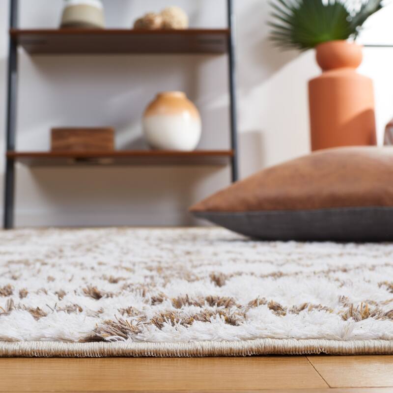 SAFAVIEH Augustine Teodosia Moroccan Boho Fringe Rug