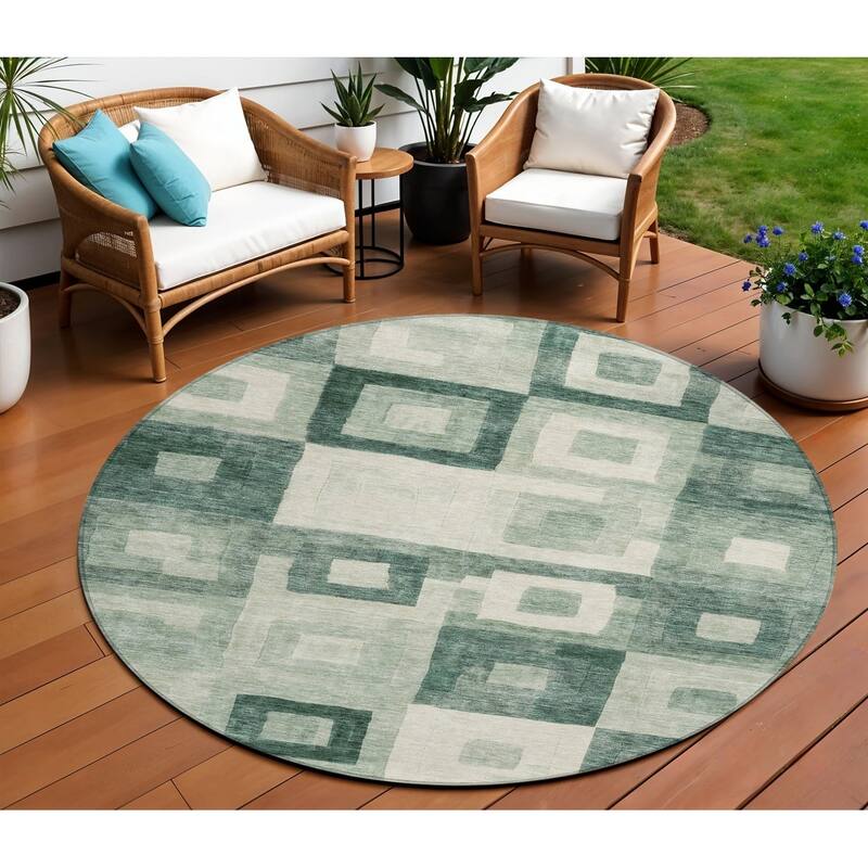 HomeRoots Geometric Transitional Rectangle Outdoor Rug - 8' Round