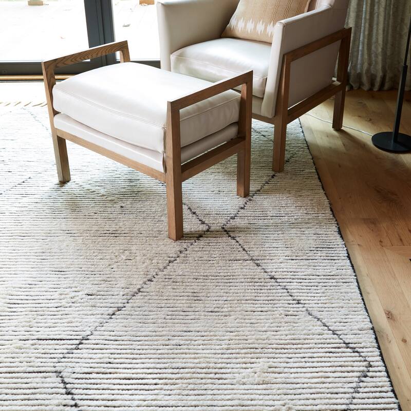 Carson Carrington Tarsele Hand-Knotted Trellis Cream/ Black Area Rug