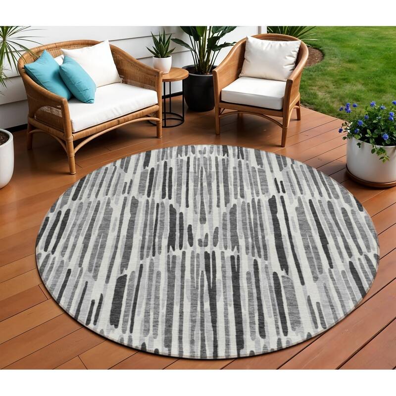 HomeRoots Abstract Transitional Rectangle Outdoor Rug - 8' Round