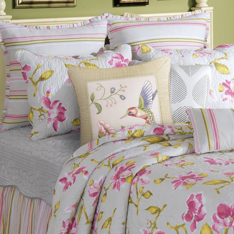 Liliann White Floral Cotton Quilt (Shams Not Included)