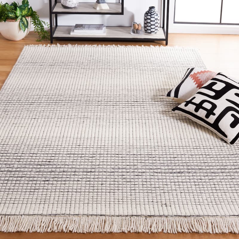 SAFAVIEH Handmade Marbella Letizia Fringe Wool Rug - 3' x 5' - Ivory/Black