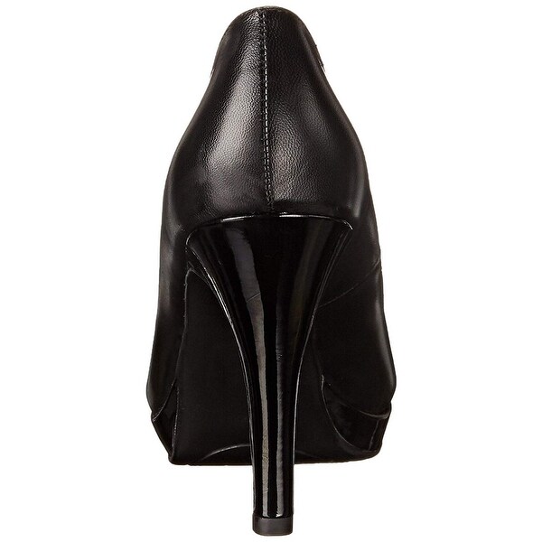 bandolino berta platform pump