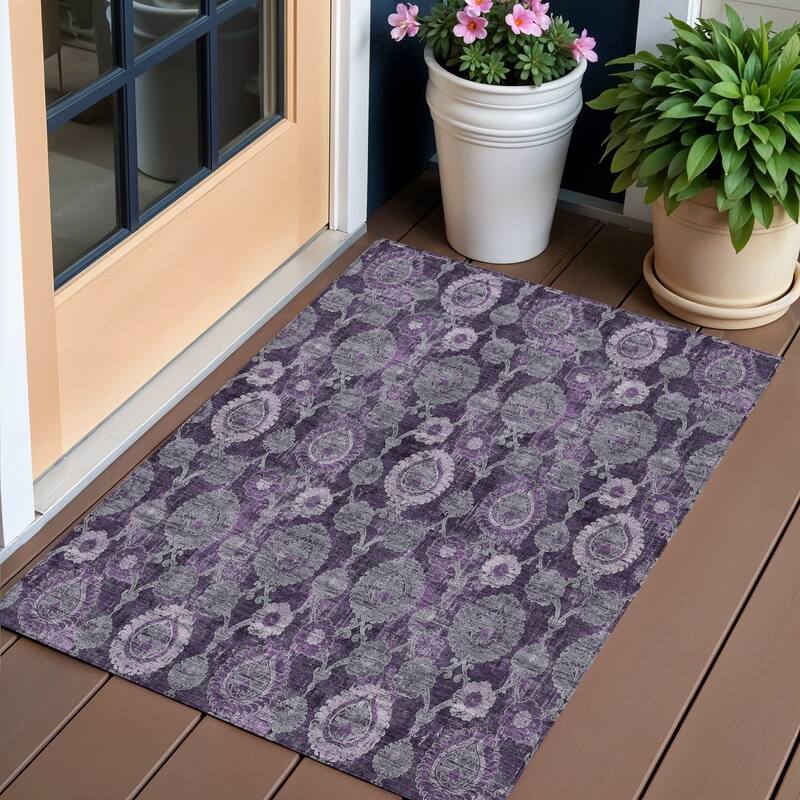 HomeRoots Damask Transitional Rectangle Outdoor Rug - 3' x 5'