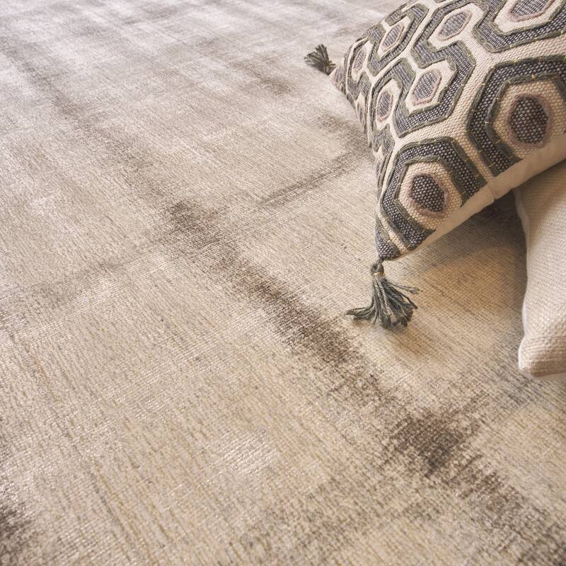 EXQUISITE RUGS Chroma Hand-loomed Wool/Bamboo Silk Silver/Ivory Area Rug.