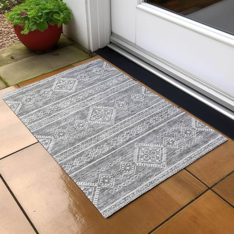 Machine Washable Indoor/ Outdoor Chantille Moroccan Boho Rug - Gray - 1'8" x 2'6"