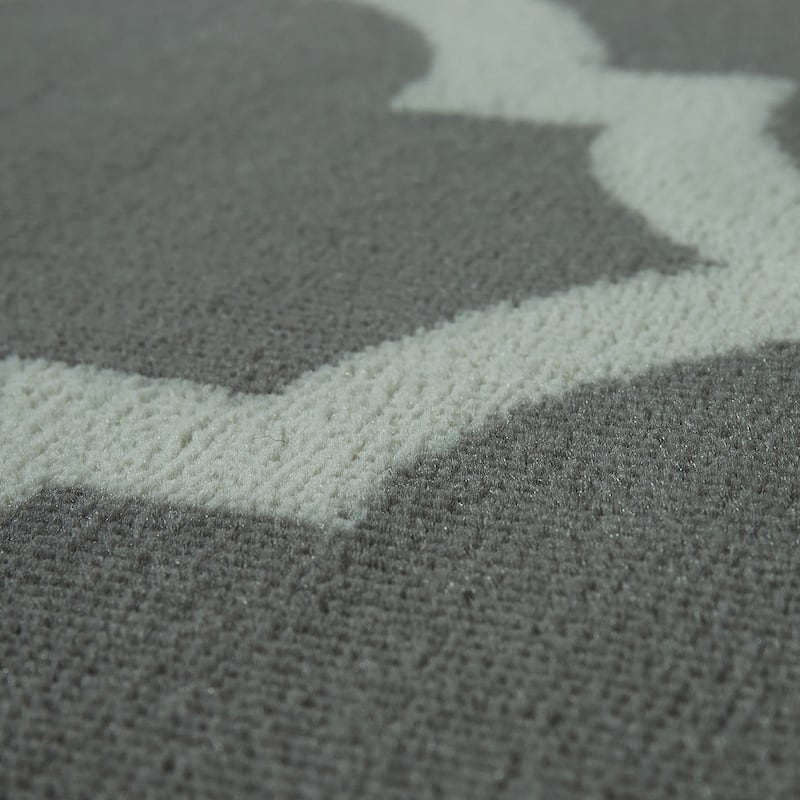 Abstract Area Rug with Modern Geometric Pattern in GreyWhite