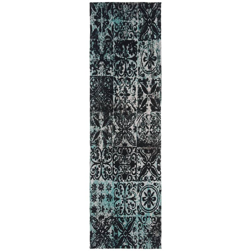 SAFAVIEH Handmade Classic Muriele Traditional Oriental Wool Rug - 2'3" x 8' Runner - Ivory/Red