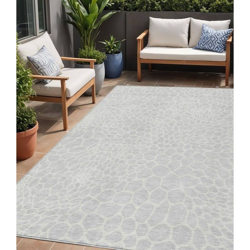 HomeRoots Geometric Transitional Rectangle Outdoor Rug - 5' X 8'