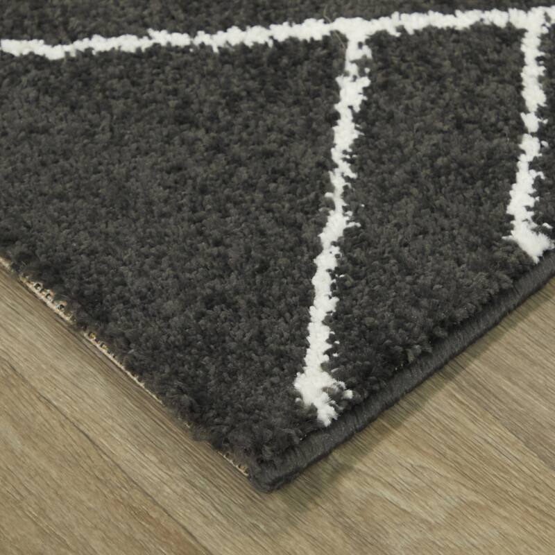 Carson Carrington Isgarde Diamond Area Rug