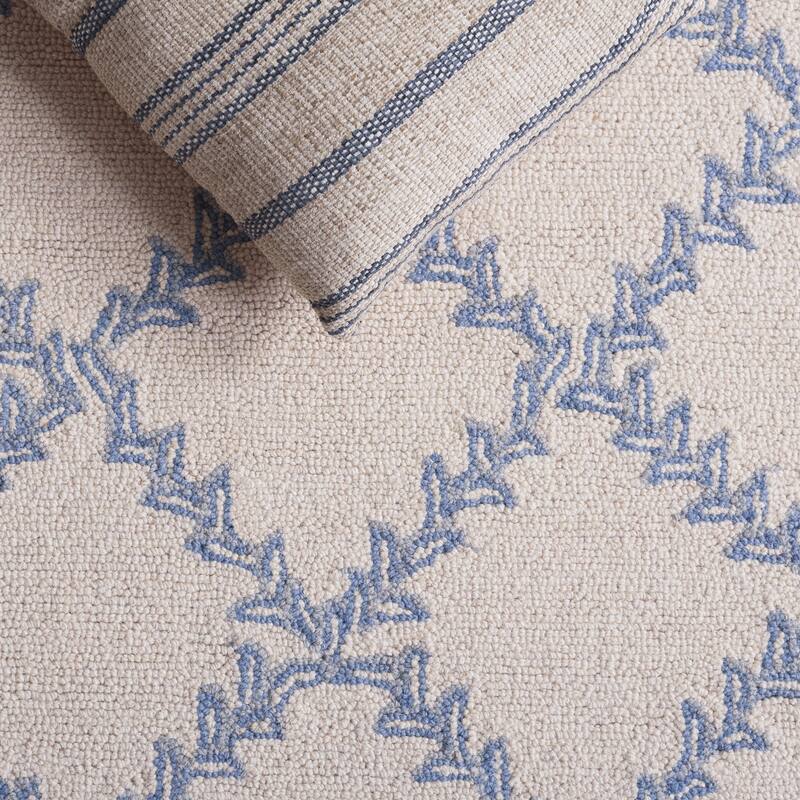 SAFAVIEH Handmade Chelsea Kimber Trellis French Country Wool Rug