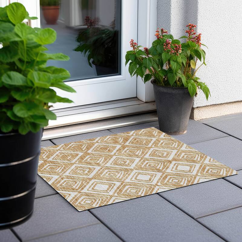 Machine Washable Indoor/ Outdoor Chantille Contemporary Diamonds Rug - Gold - 1'8" x 2'6"