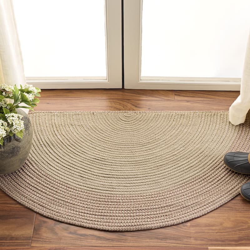 SAFAVIEH Handmade Braided Blodwen Washable Indoor/Outdoor Rug - Weather Resistant & Easy Cleaning