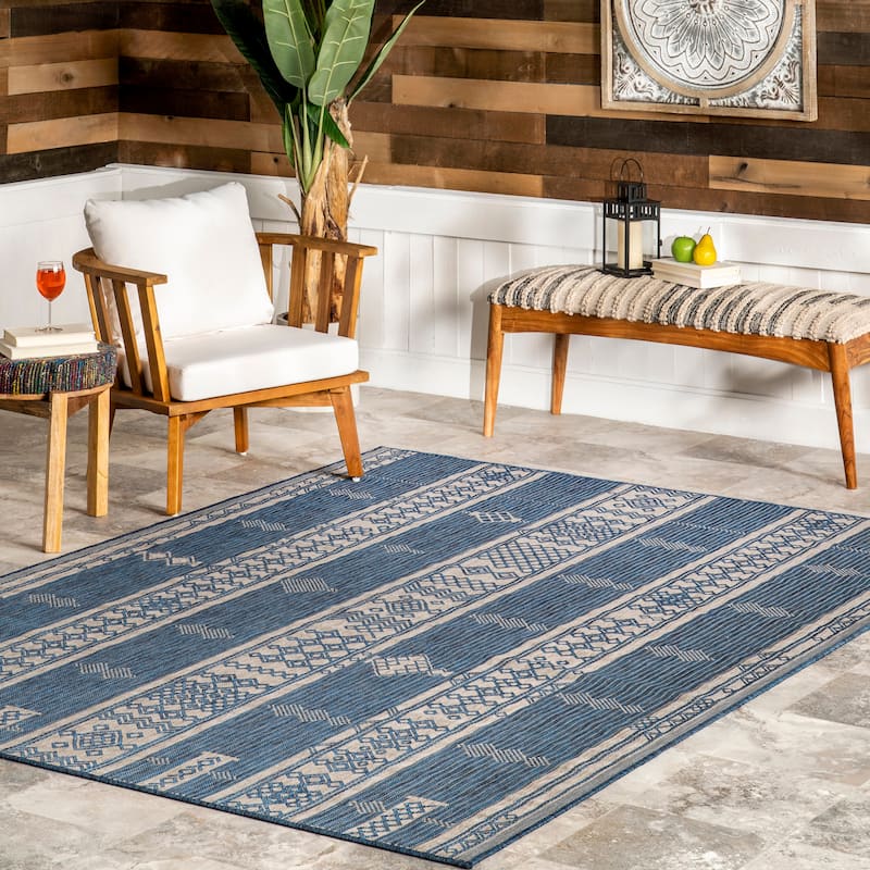 Nuloom Leigh Ethnic Stripes Indoor/Outdoor Area Rug
