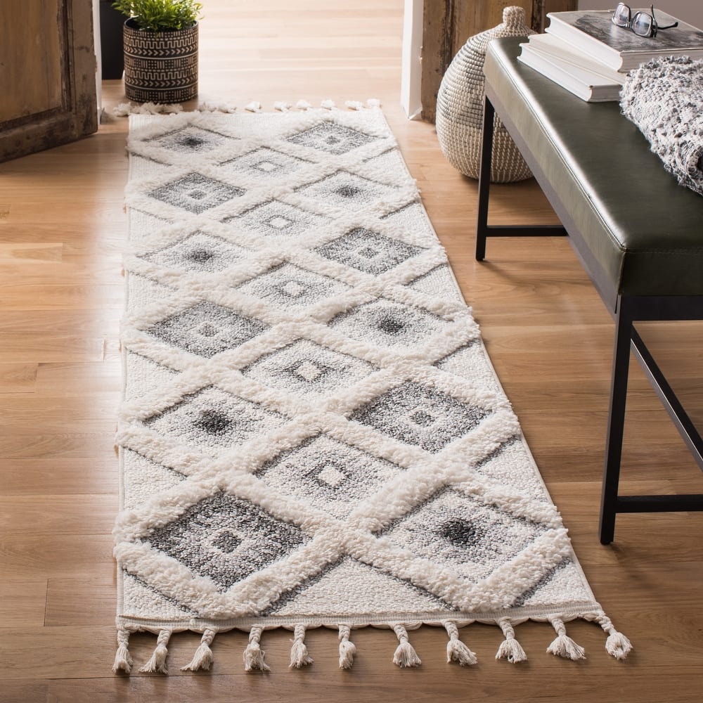 SAFAVIEH Moroccan Tassel Shag Zheljazka 2-inch Thick Rug