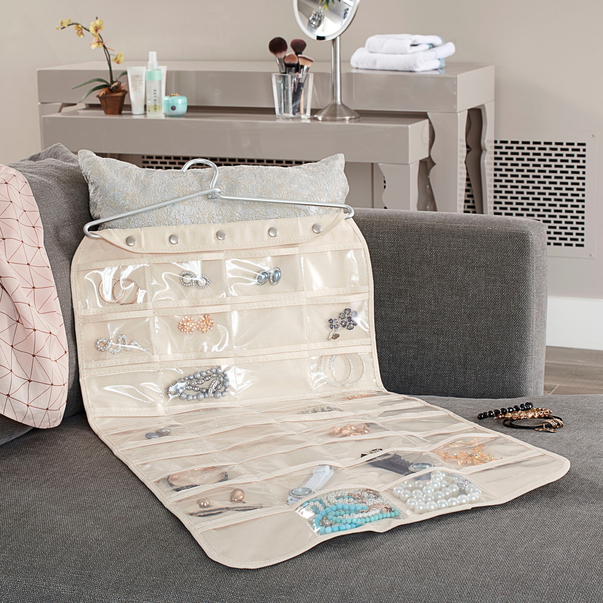 Bed bath and beyond necklace holder discount