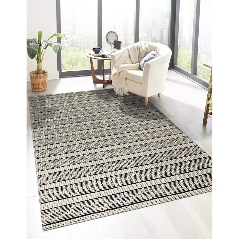 Black Contemporary Geometric Kilim Area Rug - Sleek and Modern Design - 8' x 10'