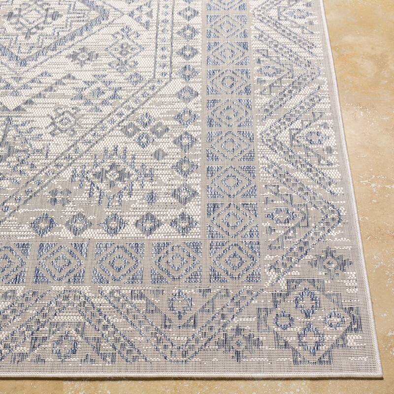 Livabliss Lexi Global Medallion Indoor/ Outdoor Area Rug