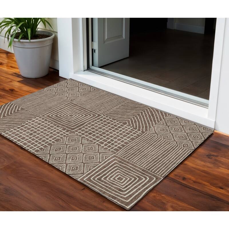 HomeRoots Geometric Transitional Rectangle Outdoor Rug - 3' x 5'
