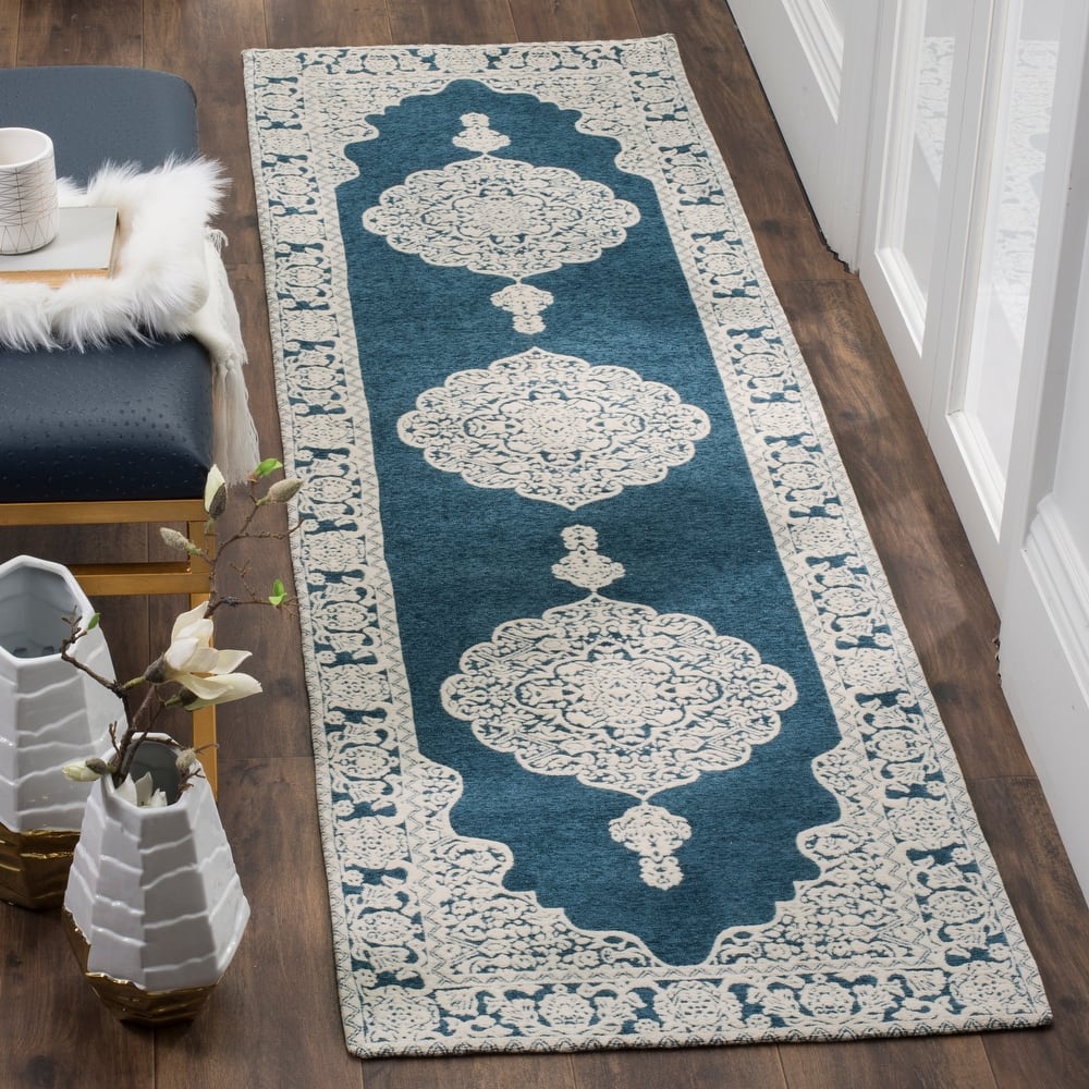 SAFAVIEH Handmade Marbella Abir Modern Polyester Rug