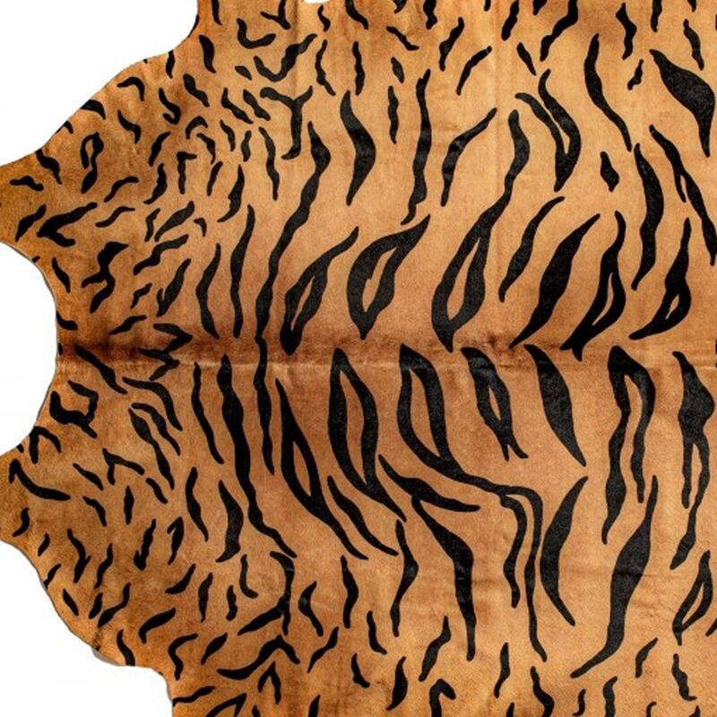 HomeRoots 5' X 7' Natural Brown And Black Cowhide Animal Print Area Rug - 5' Octagon