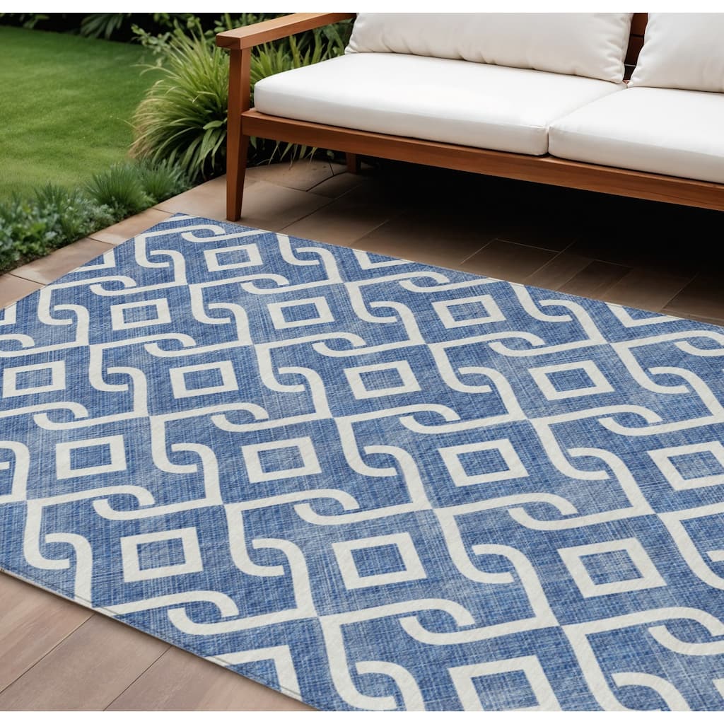 HomeRoots Geometric Transitional Rectangle Outdoor Rug