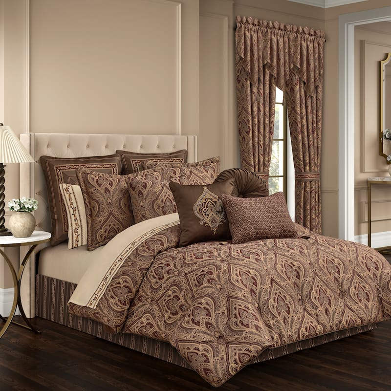 Odette Comforter Set
