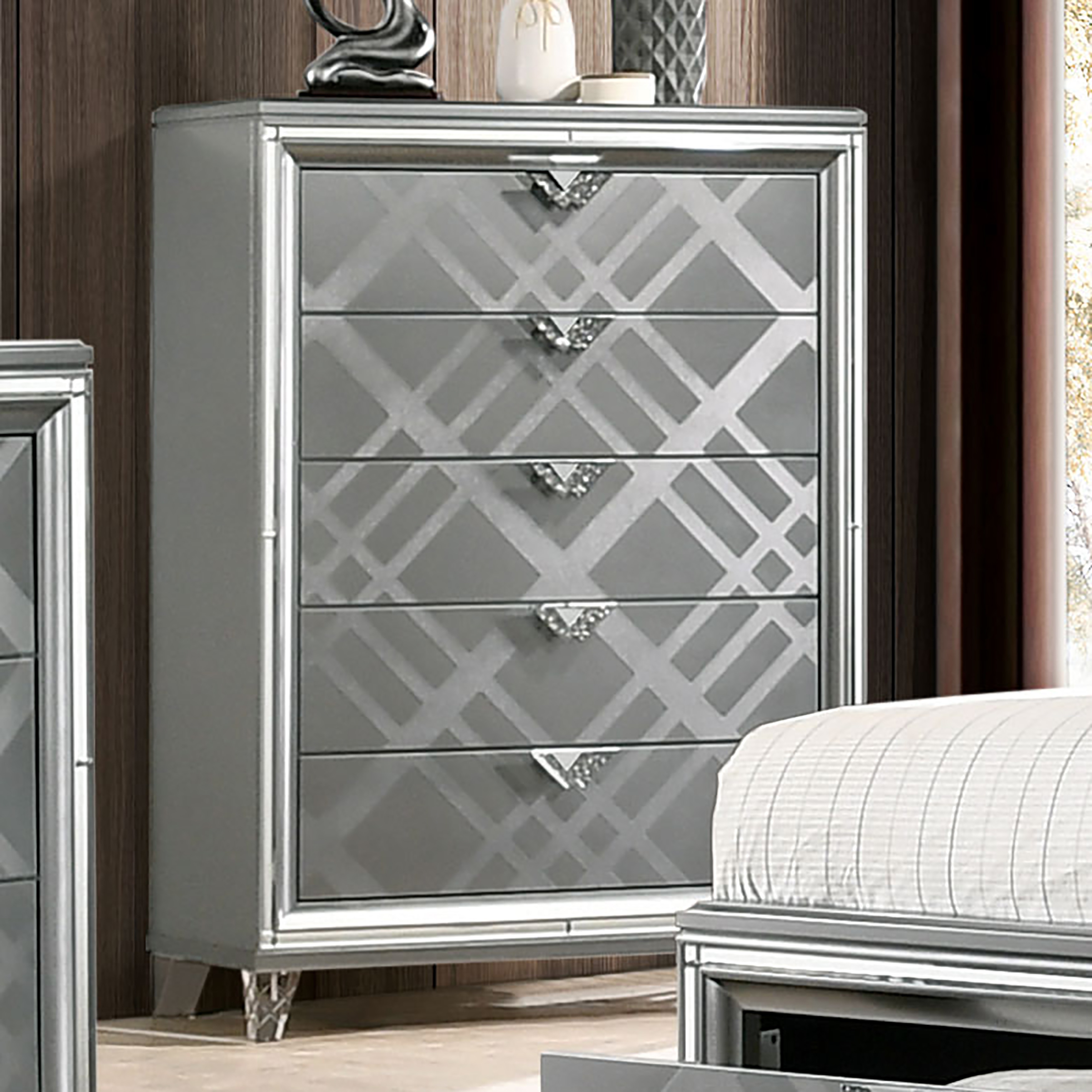 Furniture of America Bel Air Glam Wood 5-Drawer Chest with Mirrored Accent Trim