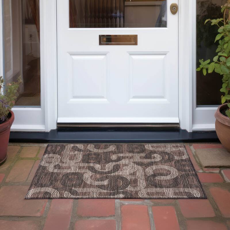 Machine Washable Indoor/ Outdoor Contemporary Geo Chantille Rug - Chocolate - 1'8" x 2'6"