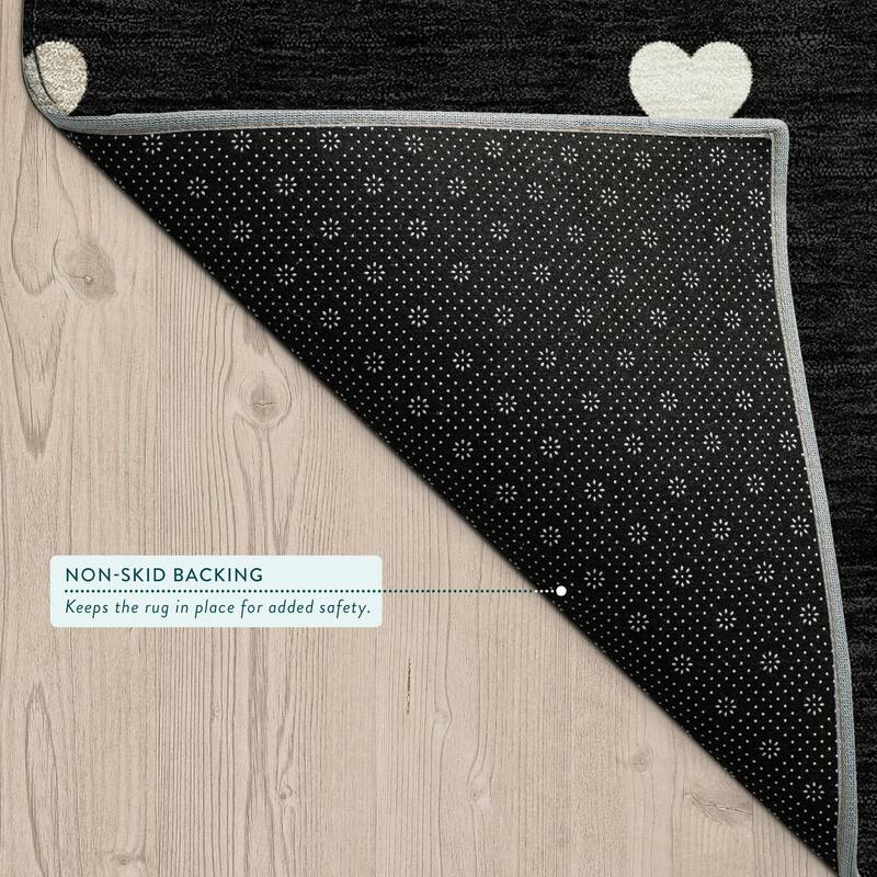 Machine Washable Indoor/ Outdoor Modern Hearts Chantille Rug