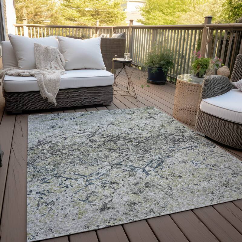 Machine Washable Indoor/ Outdoor Chantille Diamonds Distressed Rug