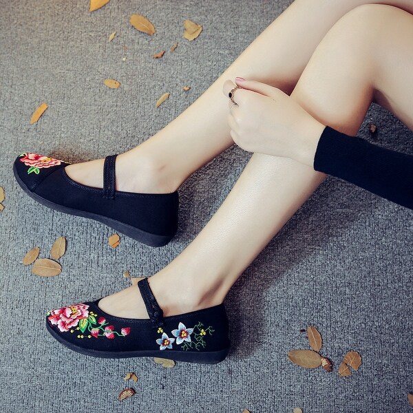 Women's Chinese Ethnic Embroidery Flat Ballet Marry Janes Cheongsam Dancing Shoes Liyuanchun. Opens flyout.