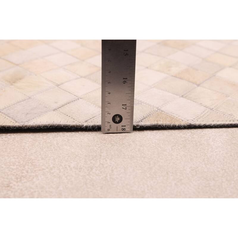 ECARPETGALLERY Handmade Cowhide Patchwork Ivory Leather Rug - 5'0 x 8'0