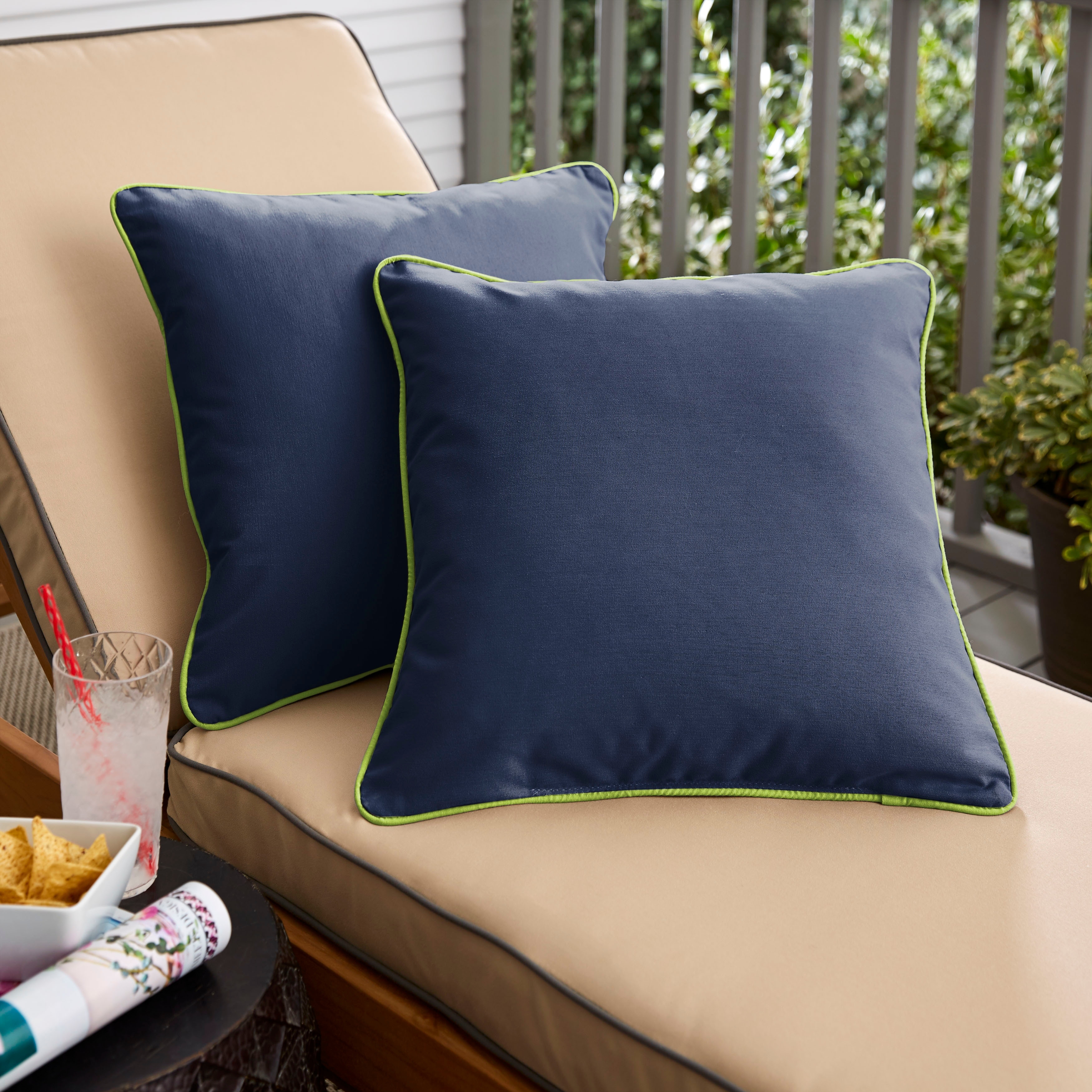 Sunbrella Canvas Navy/ Canvas Macaw Indoor/ Outdoor Pillow Set