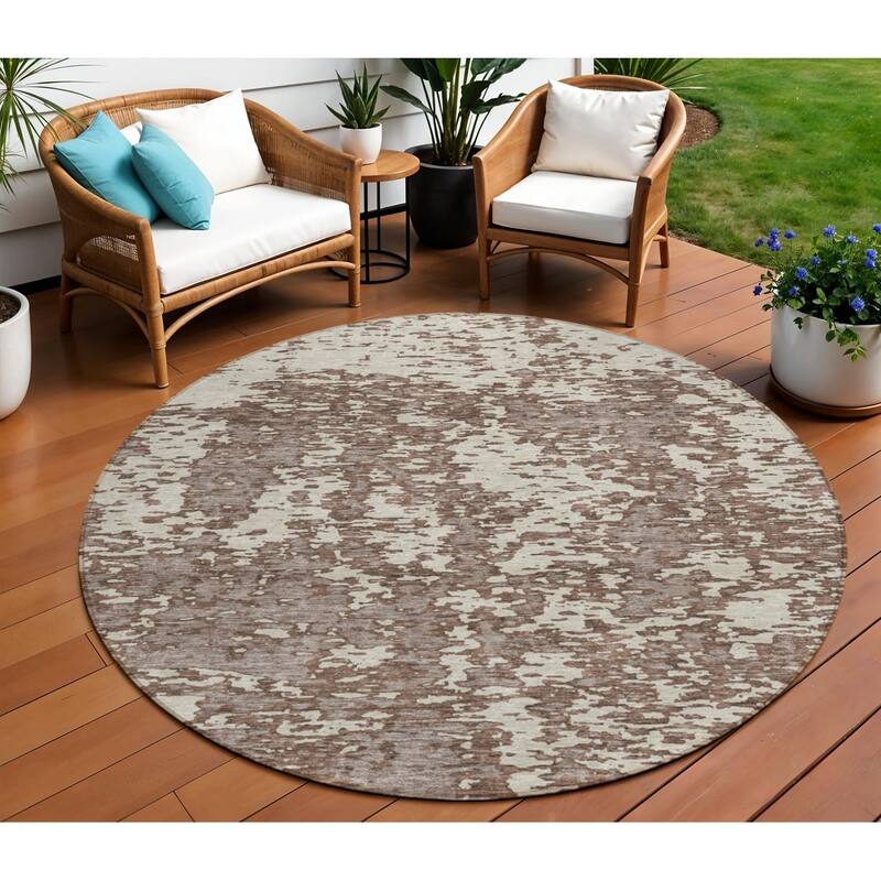 HomeRoots Abstract Transitional Rectangle Outdoor Rug - 8' Round