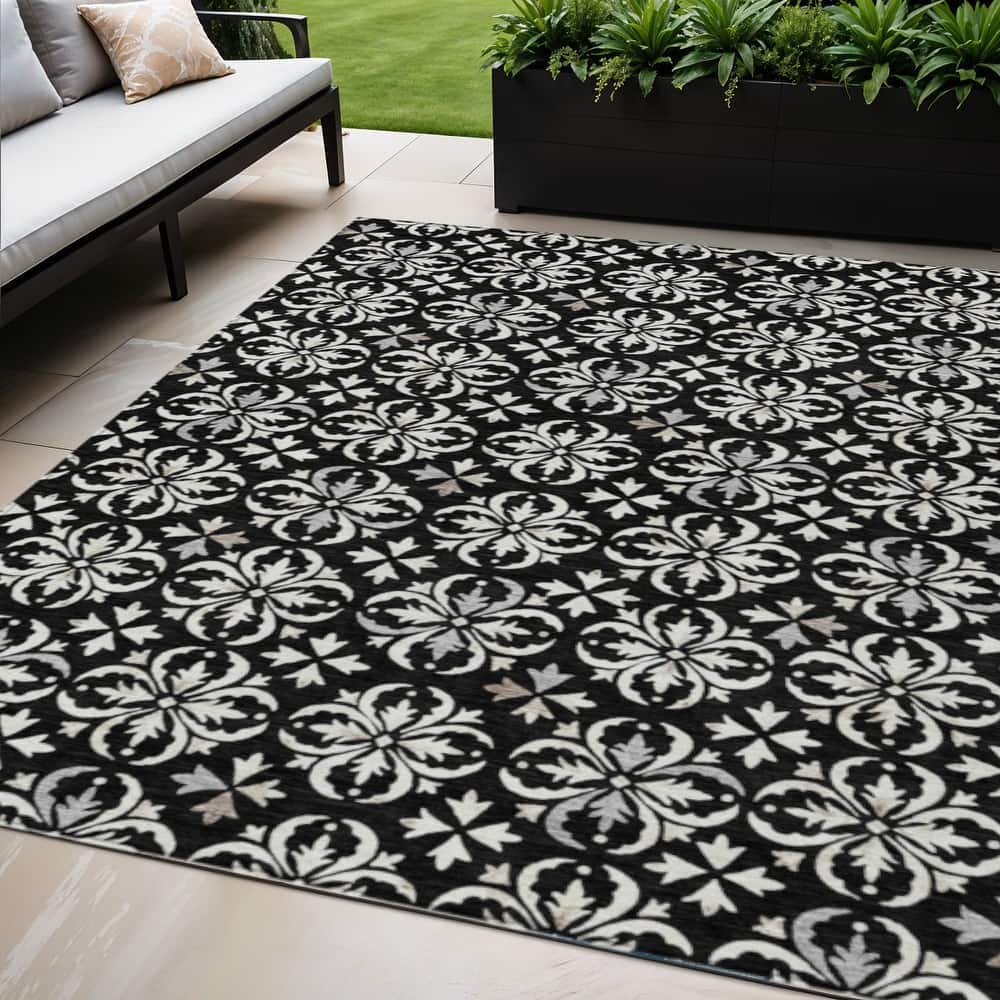 HomeRoots Floral Transitional Rectangle Outdoor Rug