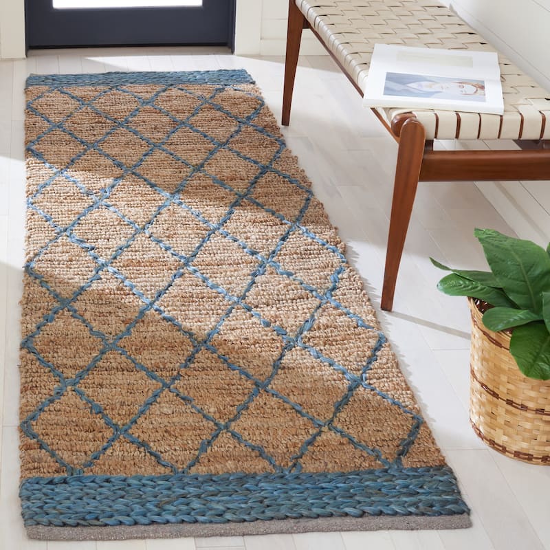 SAFAVIEH Handmade Natural Fiber Foolke Casual Jute Trellis Rug - 2'6" x 8' Runner - Natural/Navy