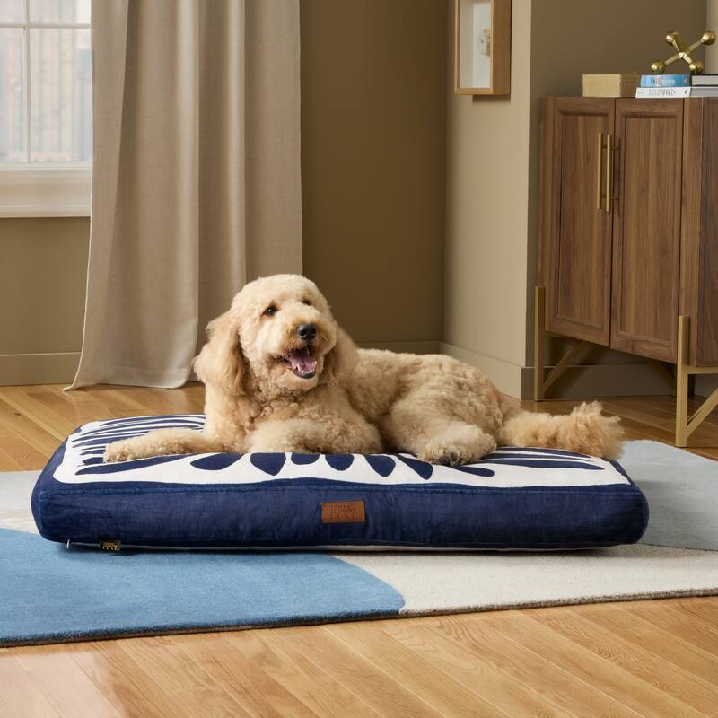 TOWN & COUNTRY LUXE CuddleTown Matisse Pillow Crate Mat Reversible Pet Bed Navy Blue for Large Dogs