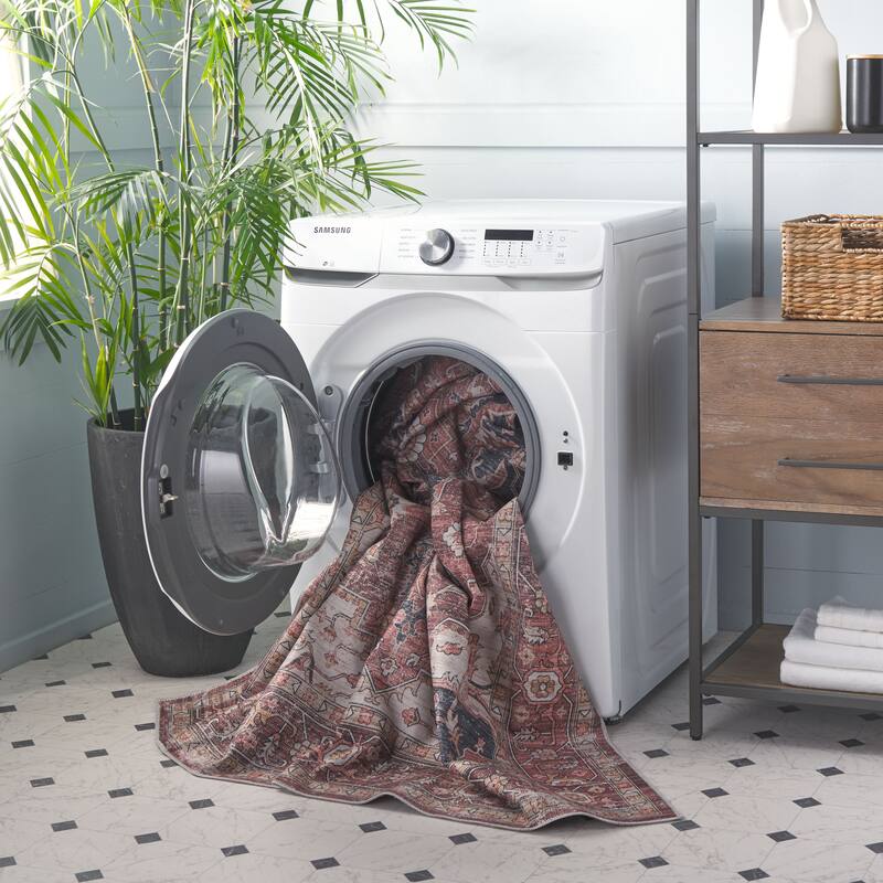 SAFAVIEH Arizona Þorhildur Machine Washable Slip Resistant Rug - 6' Round - Dark Red/Beige