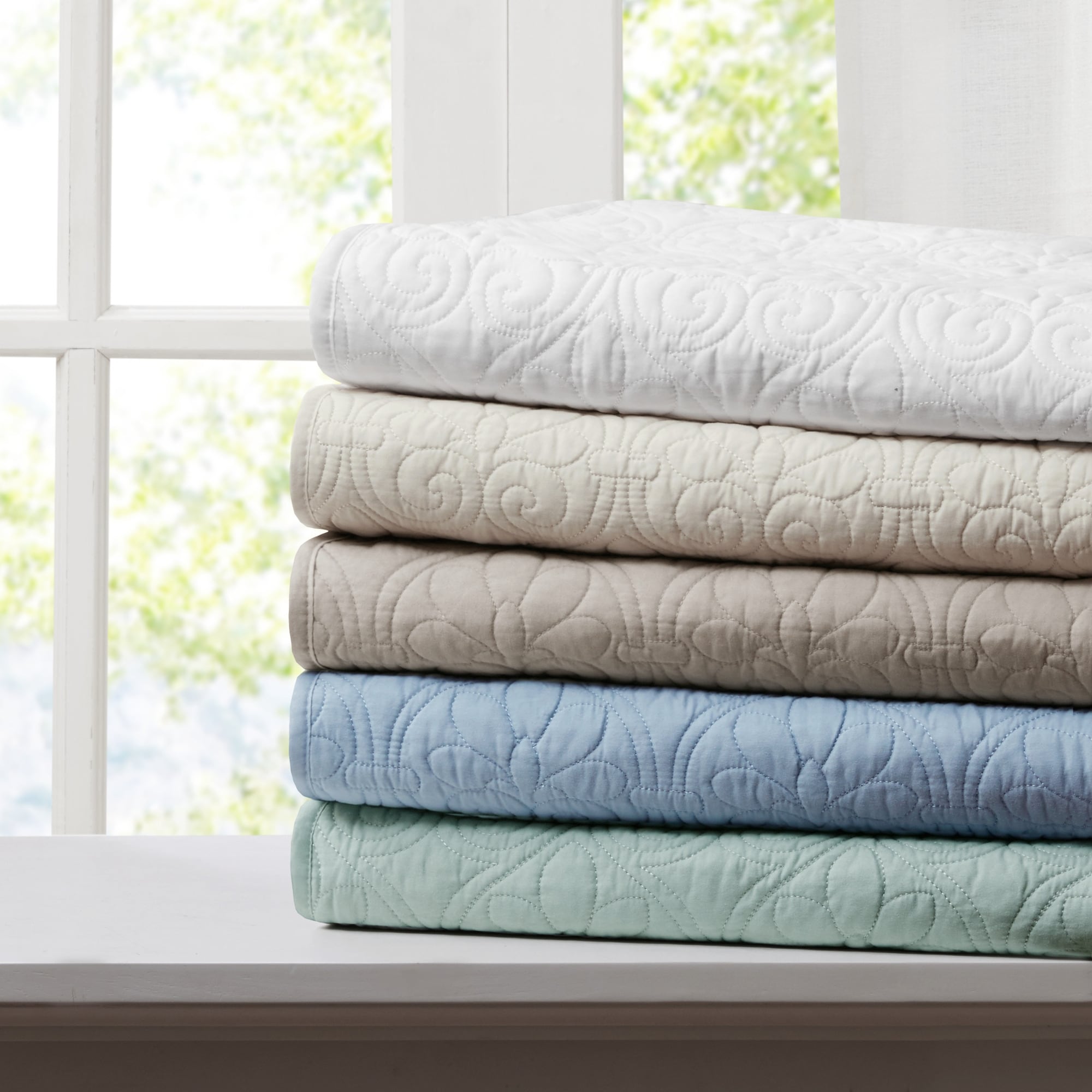Madison Park Quebec Oversized Quilted Throw