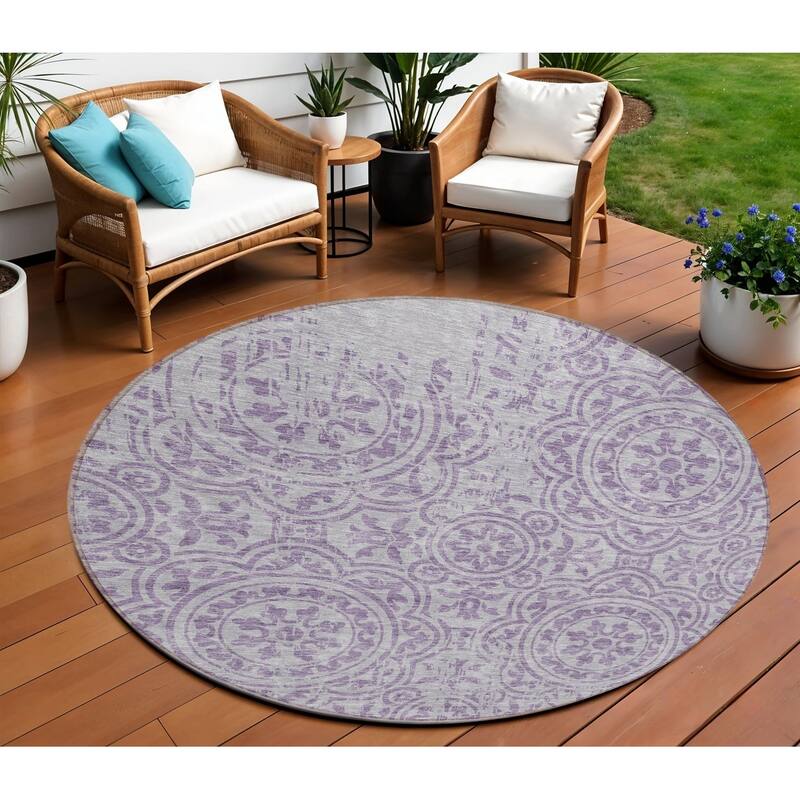 HomeRoots Medallion Transitional Rectangle Outdoor Rug - 8' Round